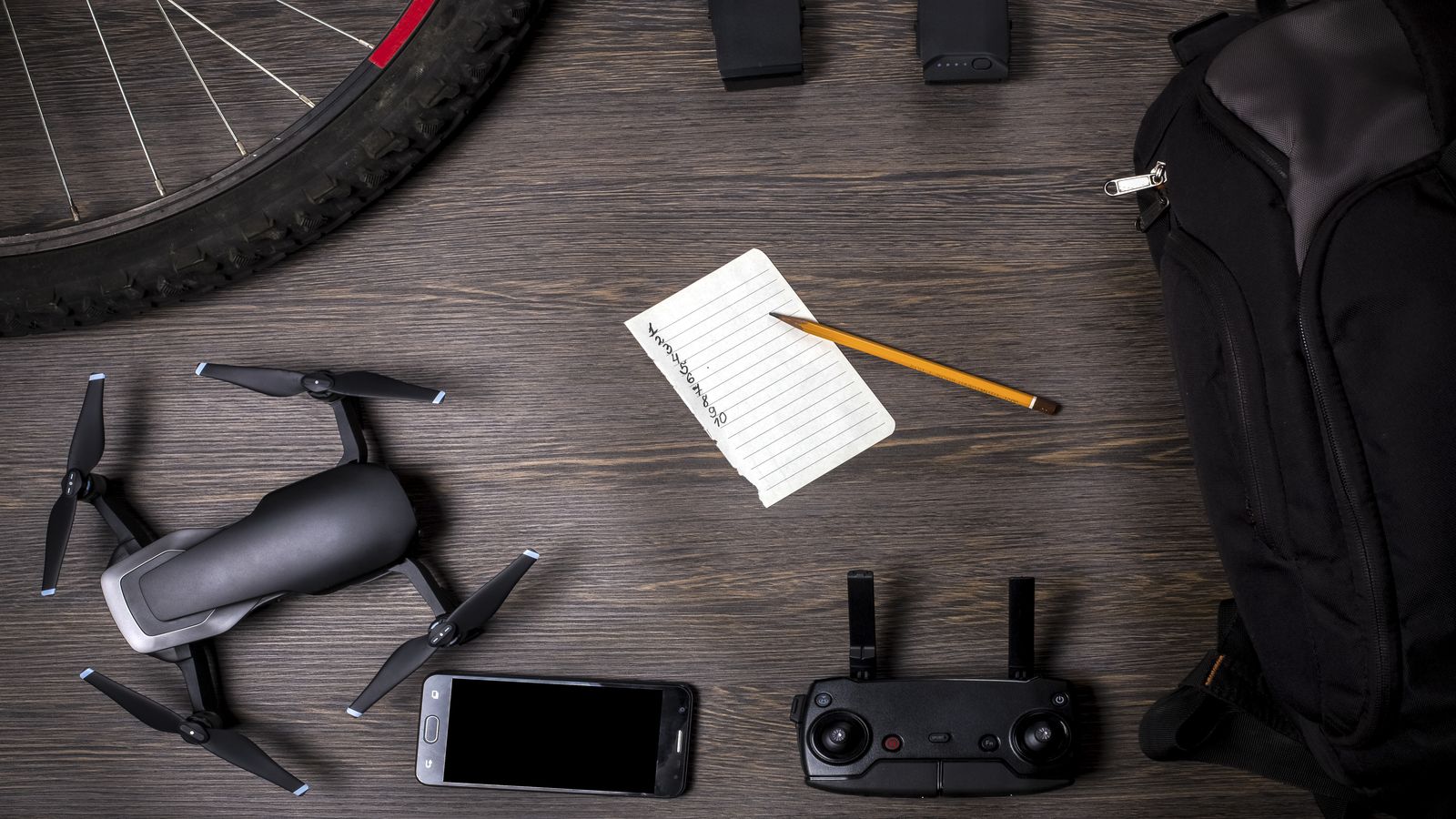 A weekly planner showing ride sessions and recovery days arranged across the week